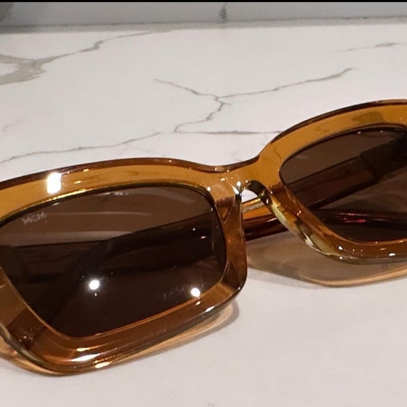 Women's MCM sunglasses - Picture 3 of 3